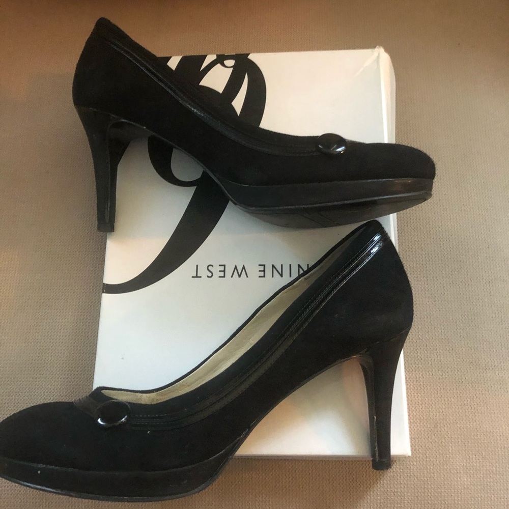 Black suede heels with patent leather trim 7M